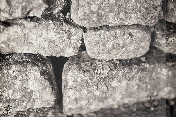 Dry stone wall