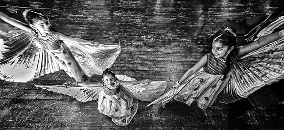 Three Angels dancing II