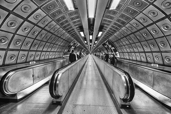 Homo intra Machinam I  - The Night Tube