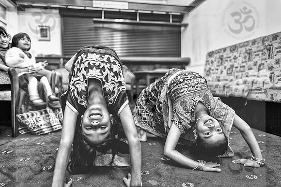 Learning Yoga (II) monochrome