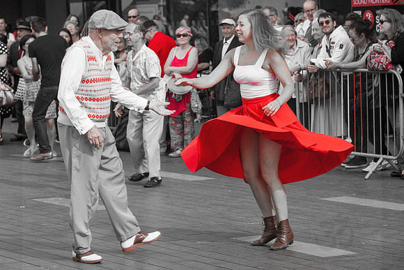 Dancing in the street  ( VIII )