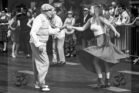 Dancing in the street , monochrome  ( VIIIb )